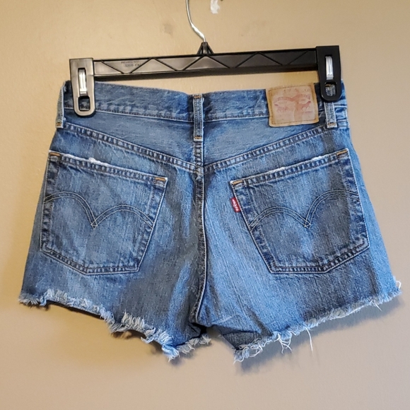 Levi's Shorts - Picture 2 of 6